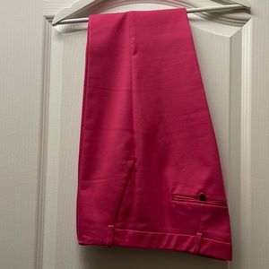 A classic model of Zara cropped pants pink size 8